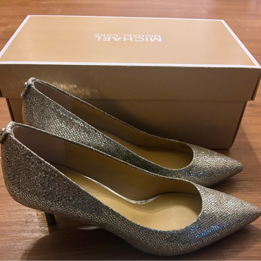 Michael By Michael Kors NWB Silver Glitter Kitten Pumps Size 7M - Picture 12 of 12